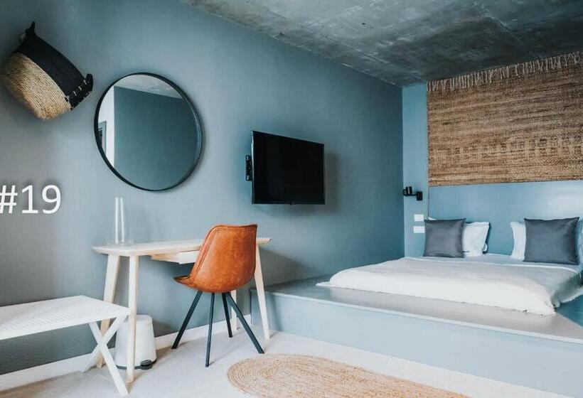 Bed and Breakfast The Pines Experiment Favelas