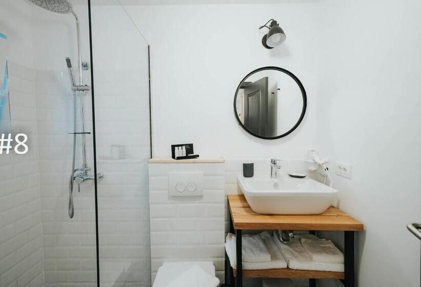 Bed and Breakfast The Pines Experiment Favelas