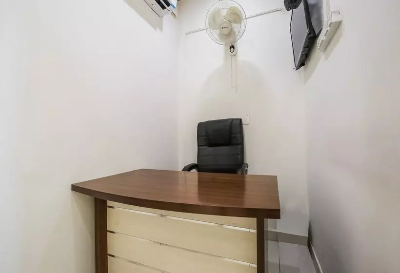 Hotelli Spot On 47204 Royal Guest House