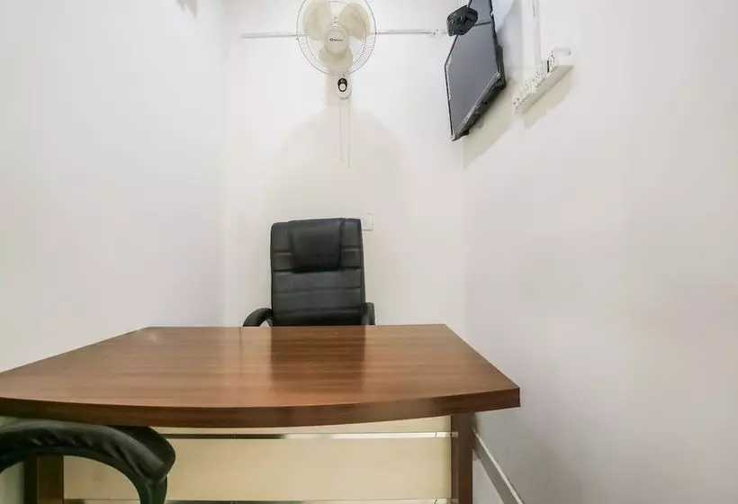 Hotelli Spot On 47204 Royal Guest House