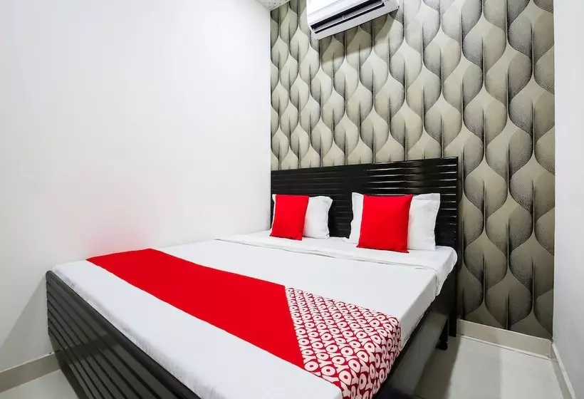 Hotelli Spot On 47204 Royal Guest House