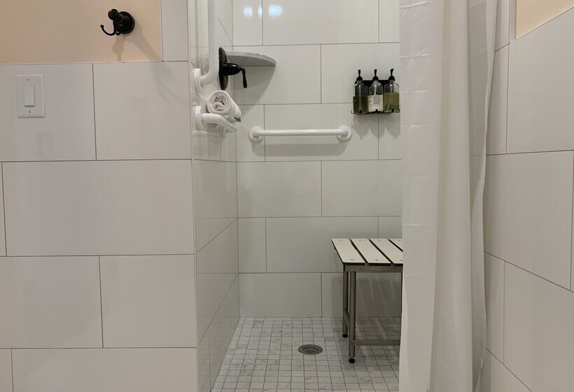 בית מלון כפרי The Cabot Lodge