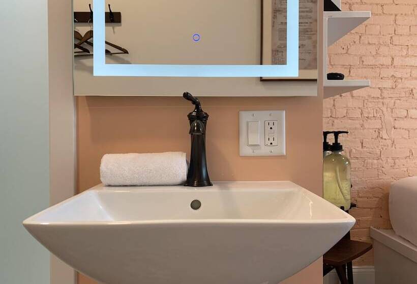 בית מלון כפרי The Cabot Lodge