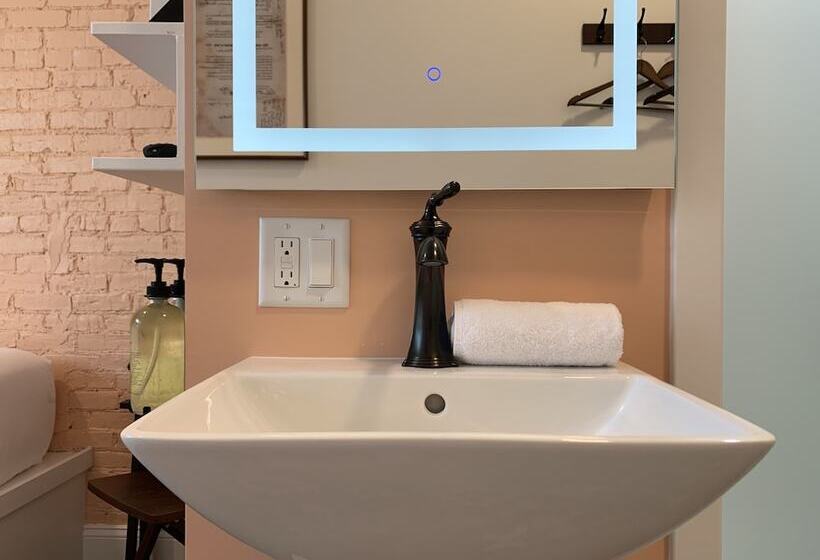 בית מלון כפרי The Cabot Lodge