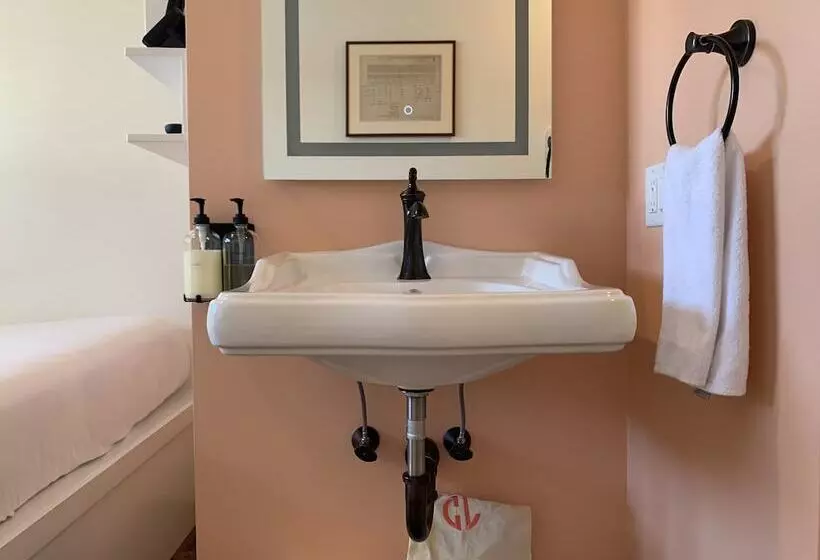 Hotelli The Cabot Lodge