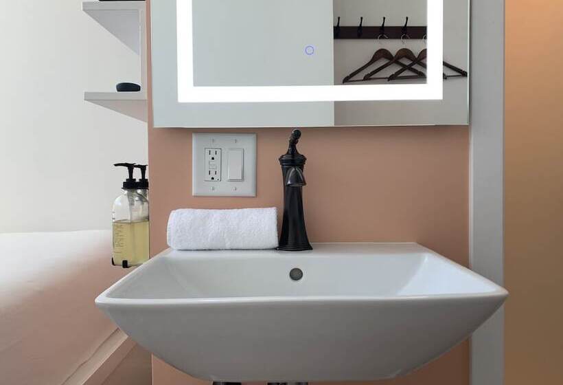 בית מלון כפרי The Cabot Lodge