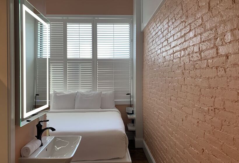 בית מלון כפרי The Cabot Lodge