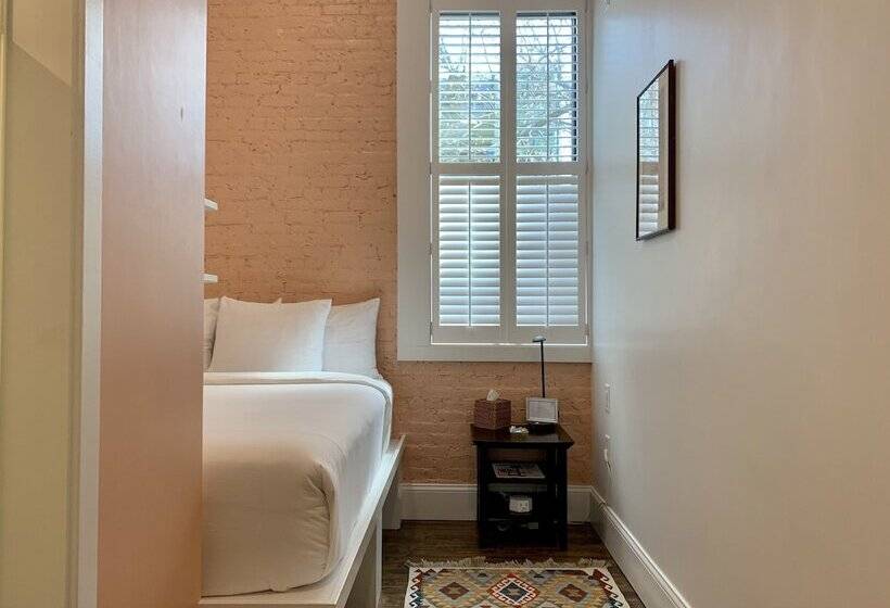 בית מלון כפרי The Cabot Lodge