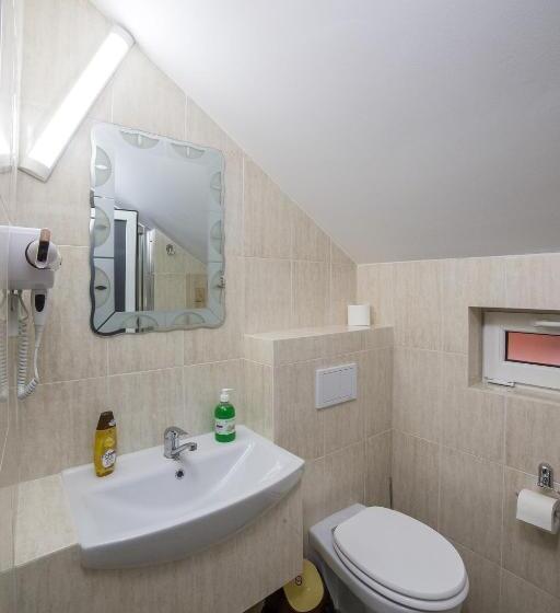 پانسیون Casa Burduhos