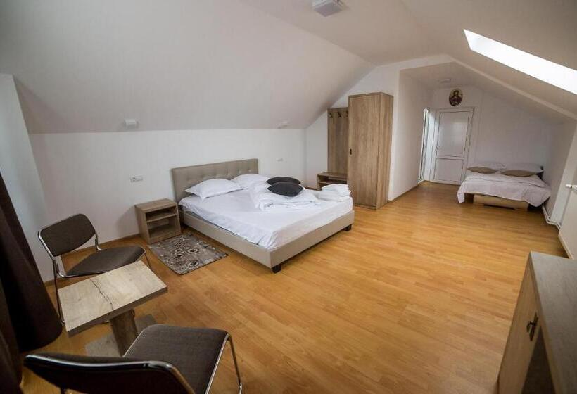 پانسیون Casa Burduhos