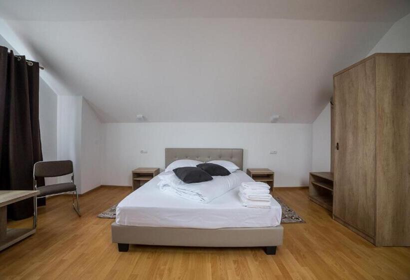 پانسیون Casa Burduhos