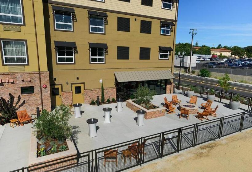 호텔 Oxford Suites Paso Robles