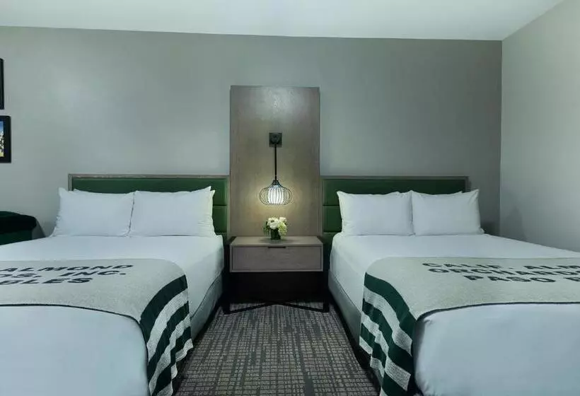 Hotelli Oxford Suites Paso Robles