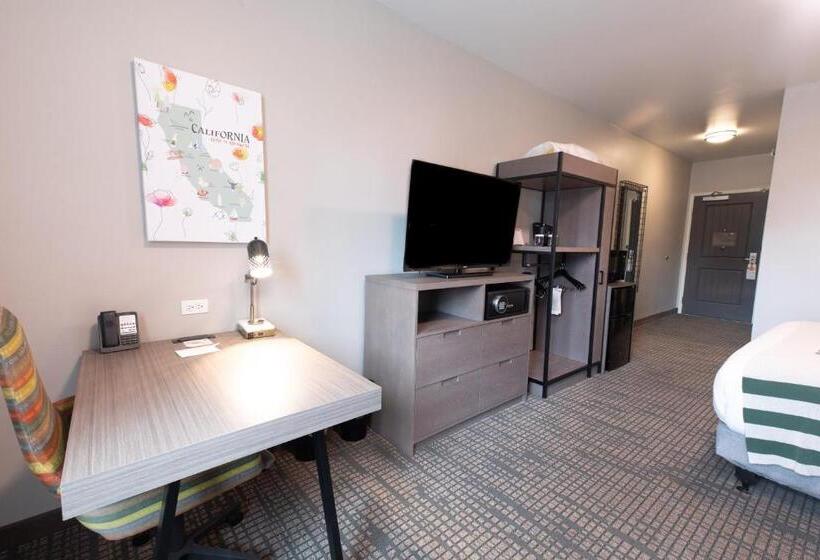 호텔 Oxford Suites Paso Robles