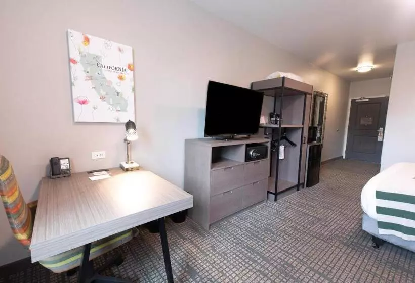 Hotelli Oxford Suites Paso Robles