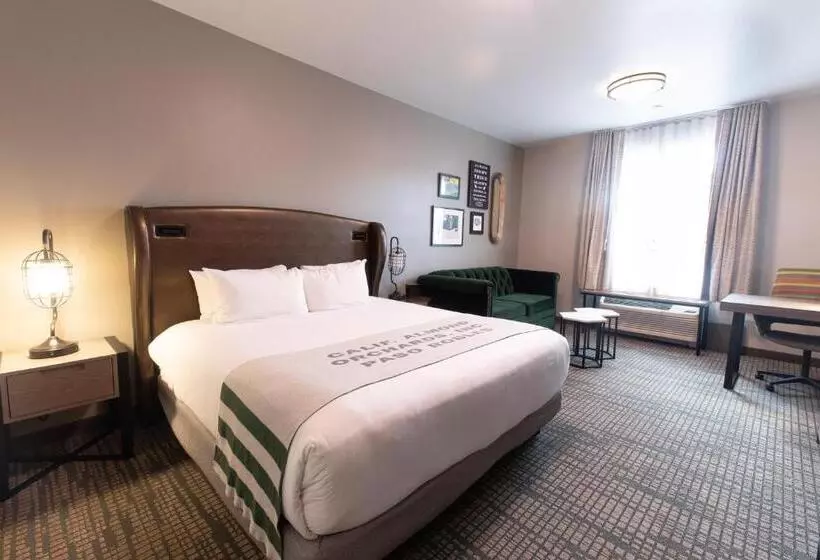 Hotelli Oxford Suites Paso Robles