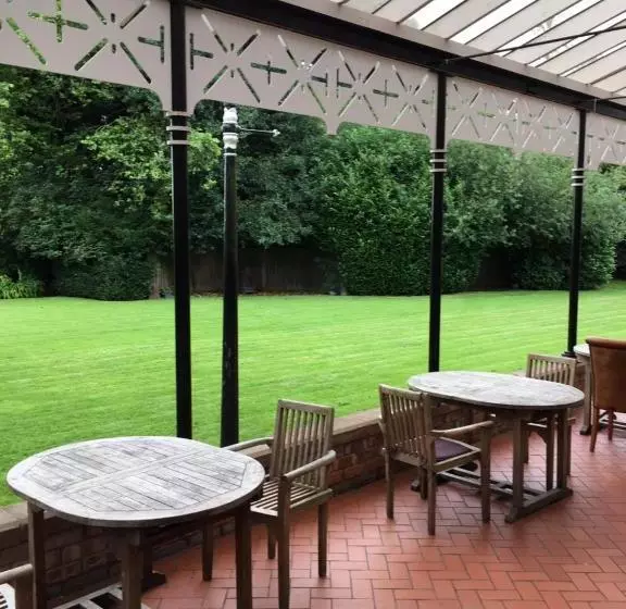 Hotelli The Oaklands