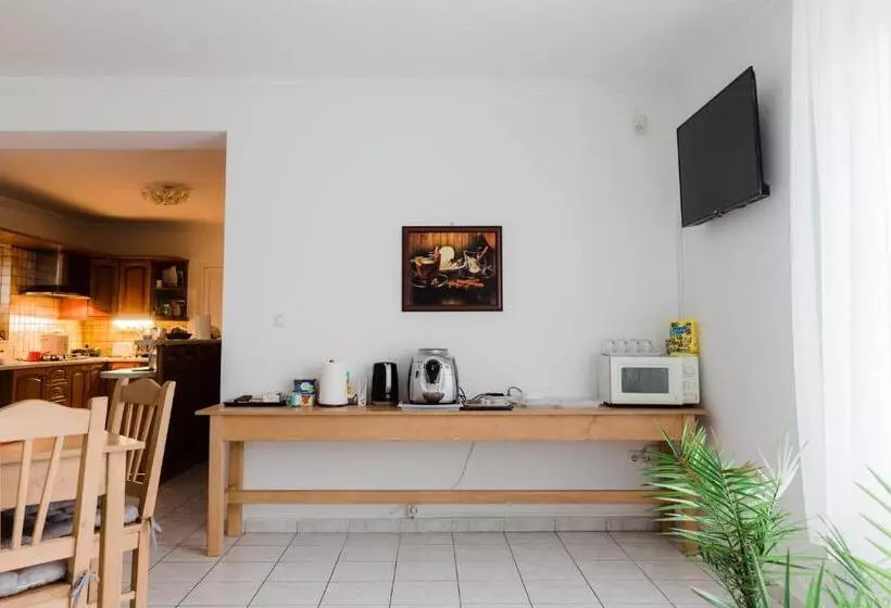 ペンション Airport Jazmin Guesthouse