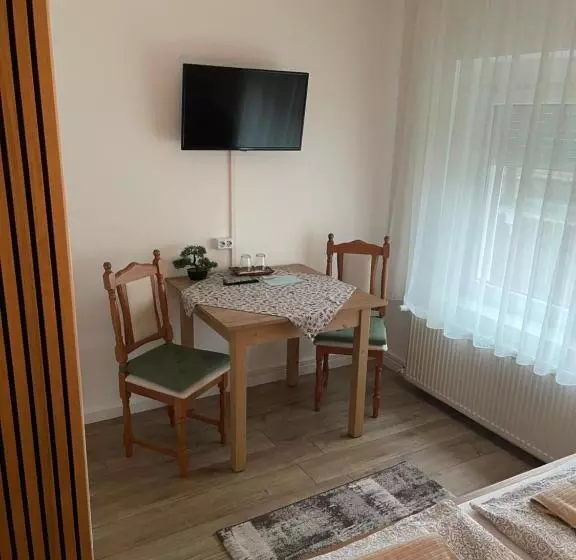 ペンション Airport Jazmin Guesthouse