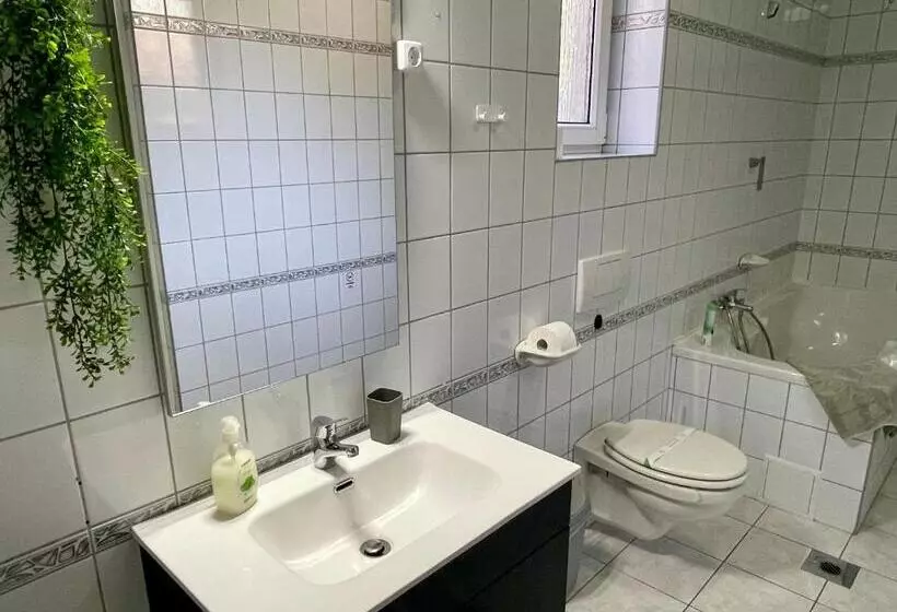 ペンション Airport Jazmin Guesthouse