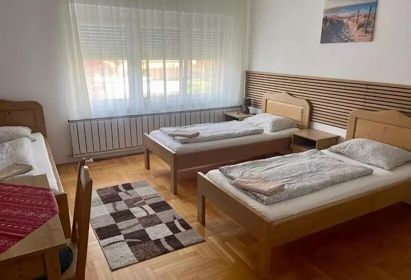 ペンション Airport Jazmin Guesthouse