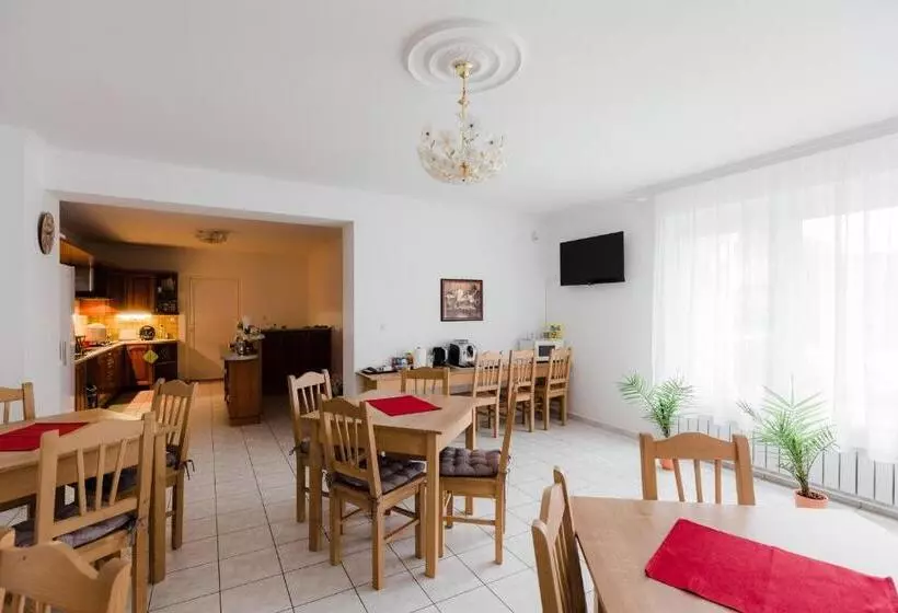 ペンション Airport Jazmin Guesthouse