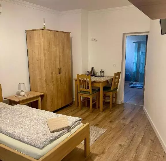 ペンション Airport Jazmin Guesthouse