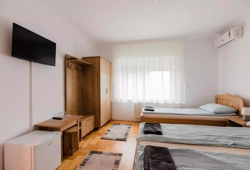 ペンション Airport Jazmin Guesthouse