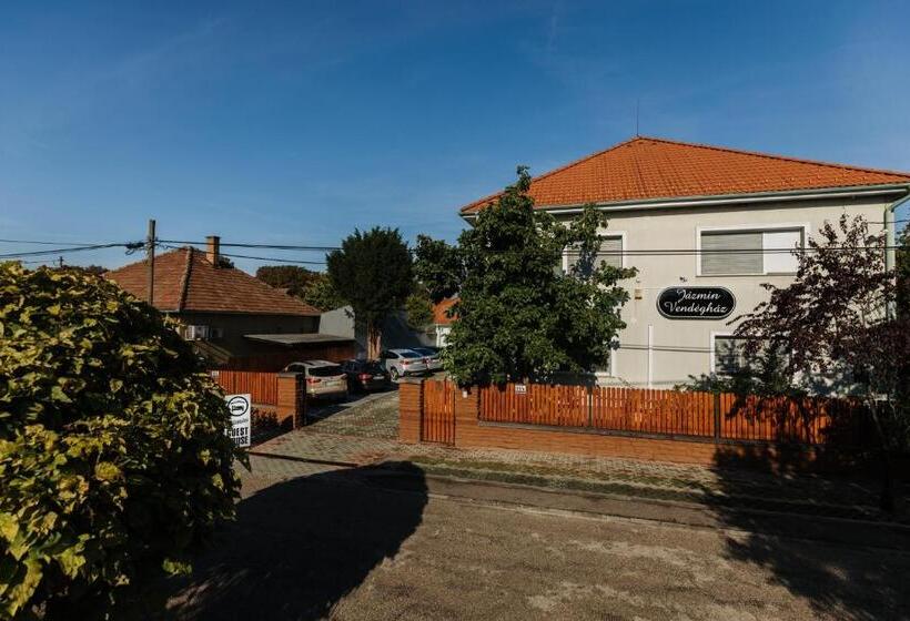 Majatalo Airport Jazmin Guesthouse