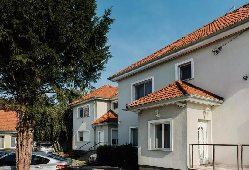 ペンション Airport Jazmin Guesthouse