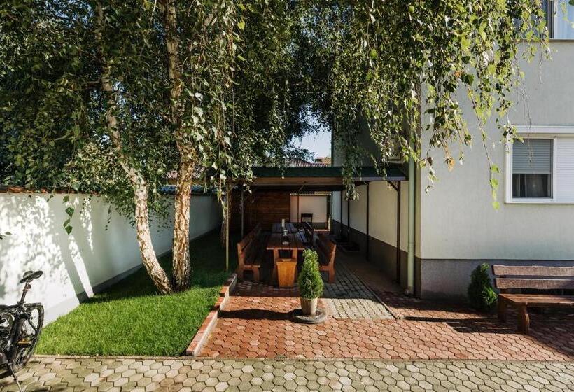 Majatalo Airport Jazmin Guesthouse