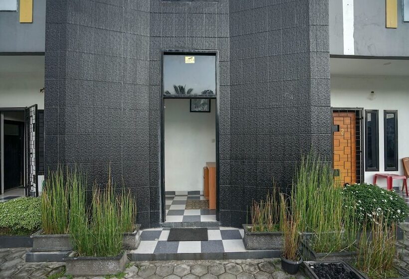 Отель Oyo 1266 Green Palm Syariah