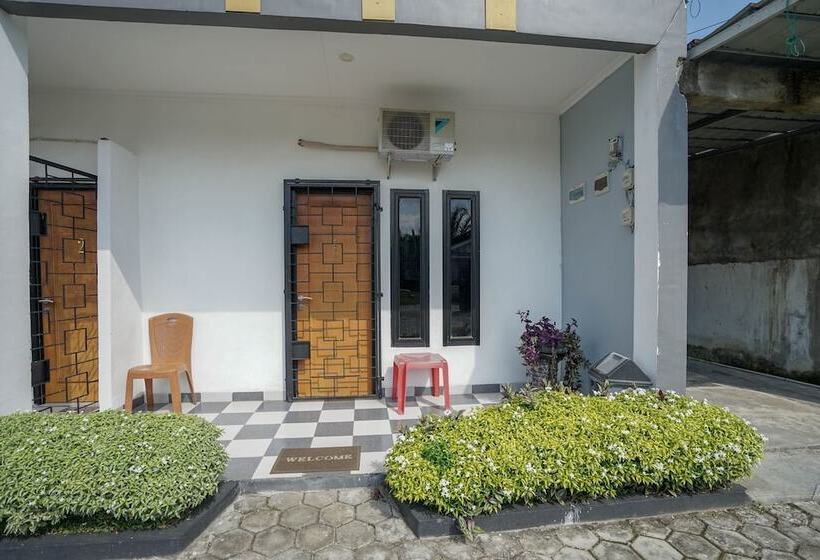 Отель Oyo 1266 Green Palm Syariah