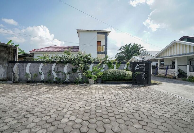 Отель Oyo 1266 Green Palm Syariah