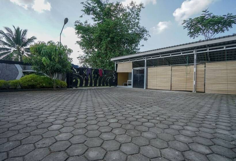 Отель Oyo 1266 Green Palm Syariah