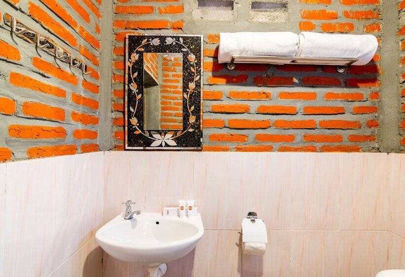 فندق Oyo 1304 Roemah Gladak Kebon Sidoluhur