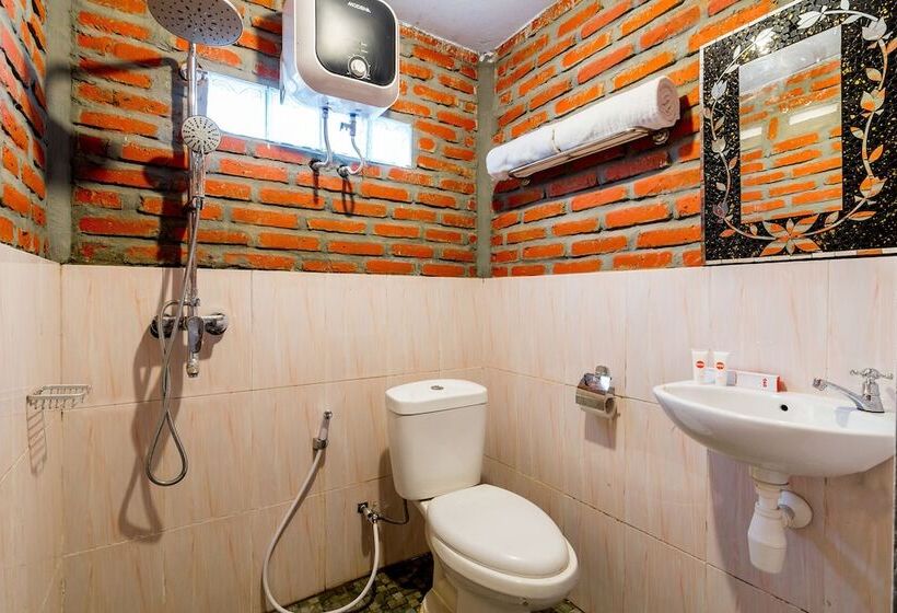 فندق Oyo 1304 Roemah Gladak Kebon Sidoluhur