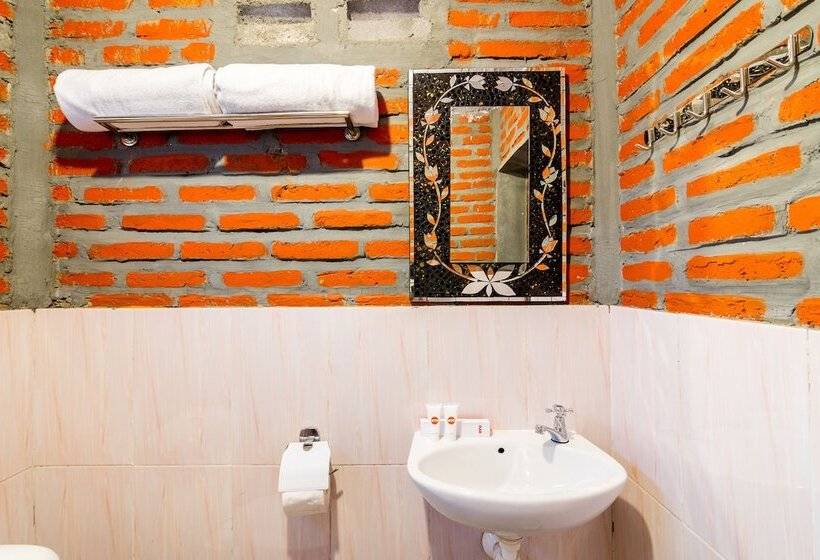 فندق Oyo 1304 Roemah Gladak Kebon Sidoluhur