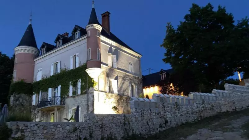 Majatalo Chateau De Saintgenix