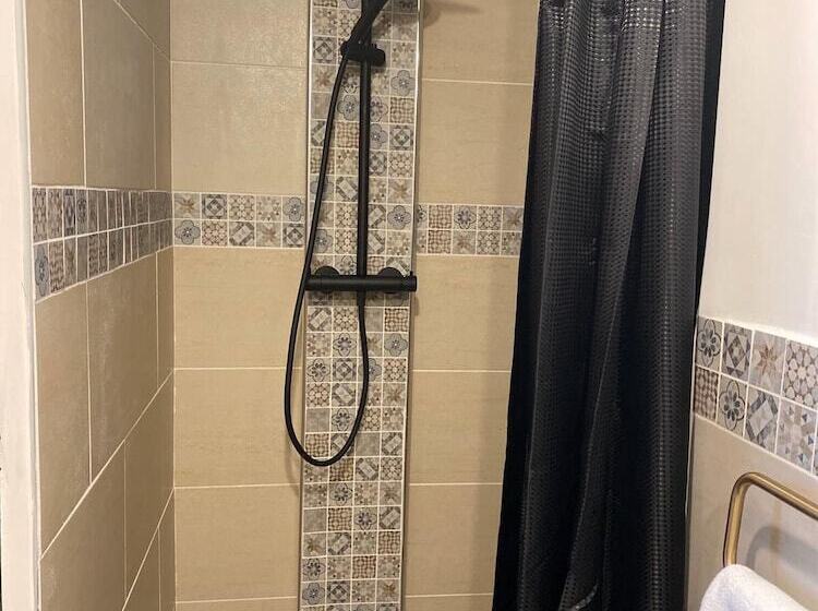 膳宿费 Chateau De Saintgenix