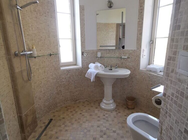 膳宿费 Chateau De Saintgenix