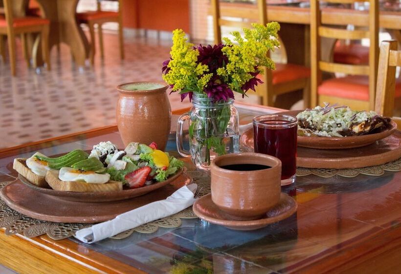 Camino Mexicano Hotel & Resort