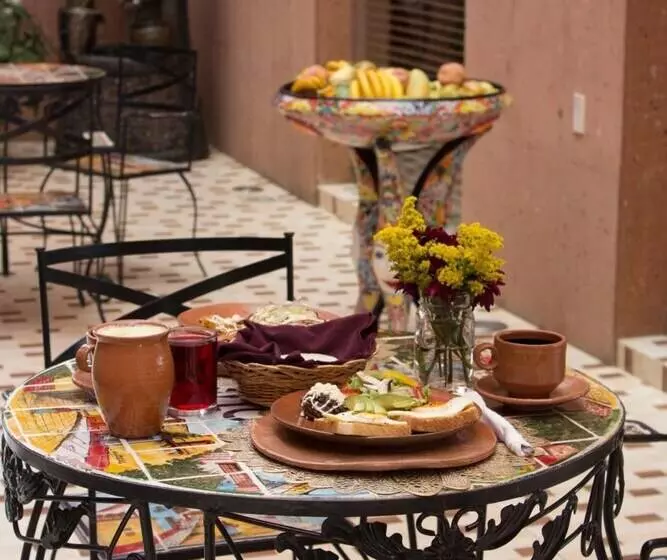 Camino Mexicano Hotel & Resort