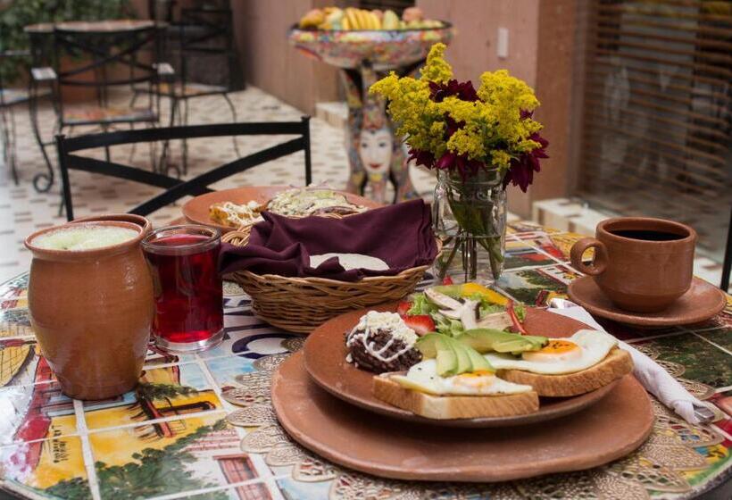 Camino Mexicano Hotel & Resort