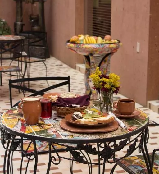 Camino Mexicano Hotel & Resort