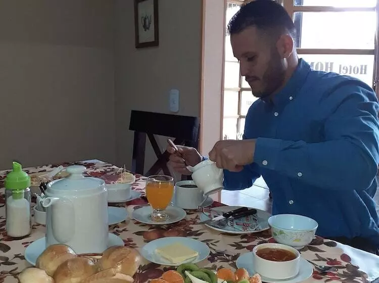 هتل Homs Los Dos Hermanos