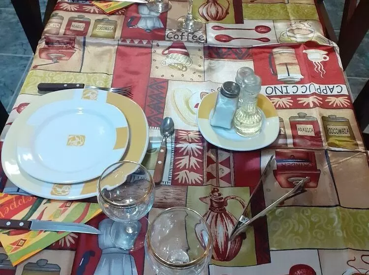 هتل Homs Los Dos Hermanos