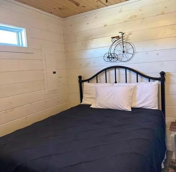 ホテル Knotty Squirrel Cabins