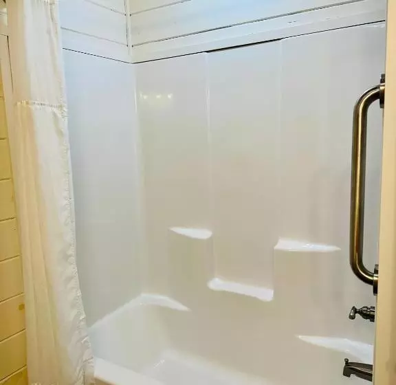 ホテル Knotty Squirrel Cabins