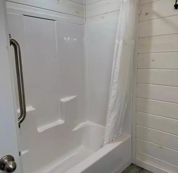 ホテル Knotty Squirrel Cabins